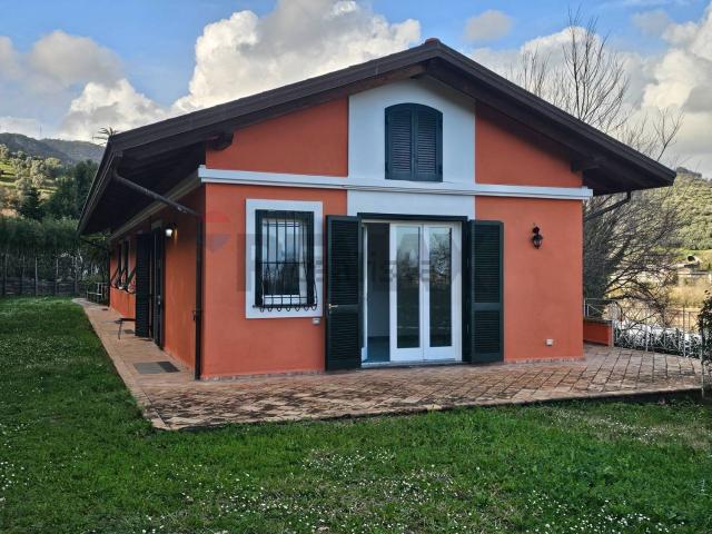 Casa in vendita a Salerno, Campania