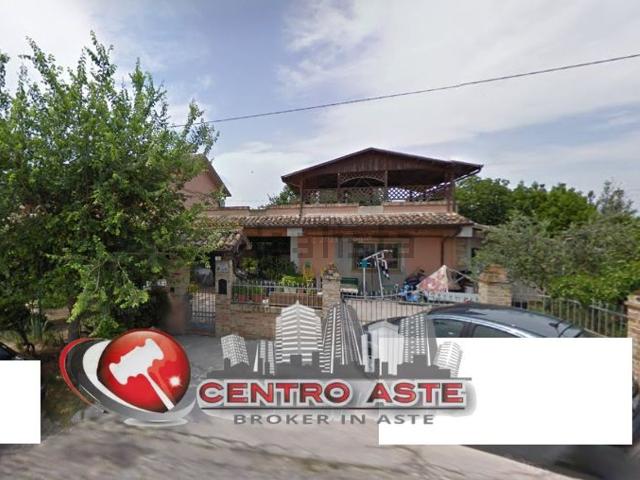 Casa in vendita a Terre Roveresche, Marche