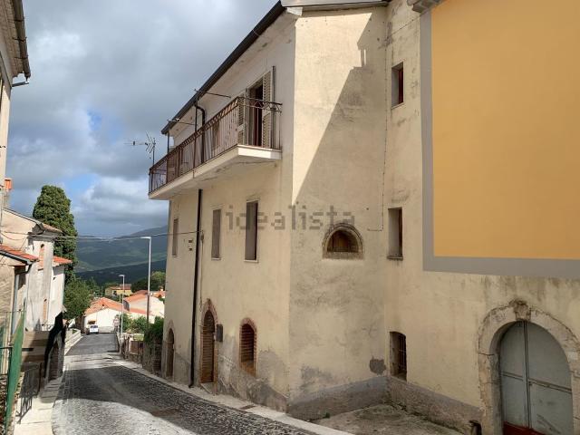 Casa in vendita a Pettoranello Del Molise, Molise