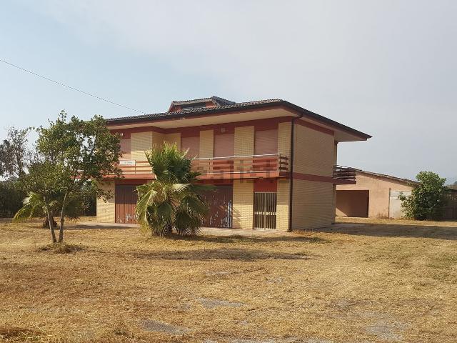 Casa in vendita a Latina, Lazio