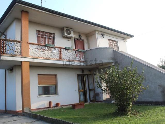Casa in vendita a Stienta, Veneto