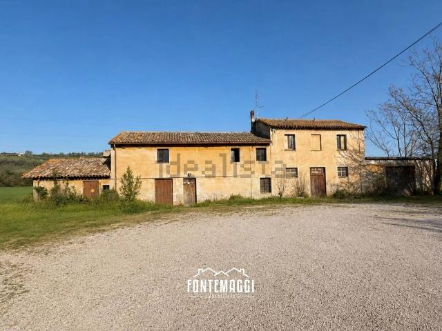 Casa in vendita a Bellocchi, Fano