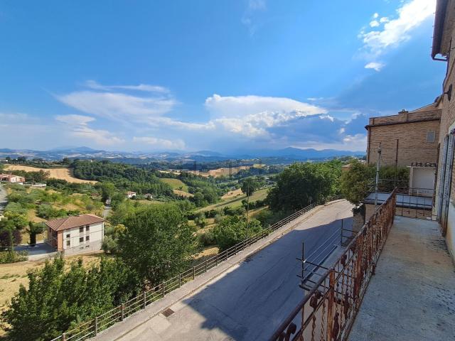 Casa in vendita a Laqua, Montegiorgio