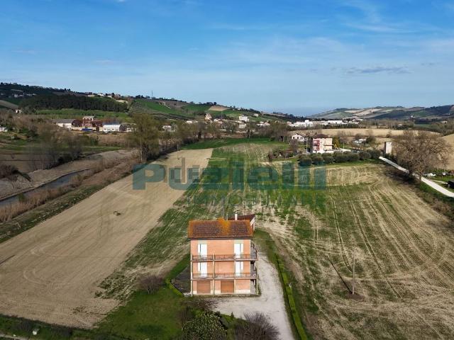Casa in vendita a Ponte Ete, Marche