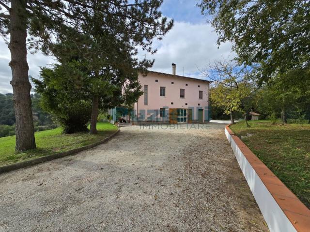 Casa in vendita a Cèsolo, Marche