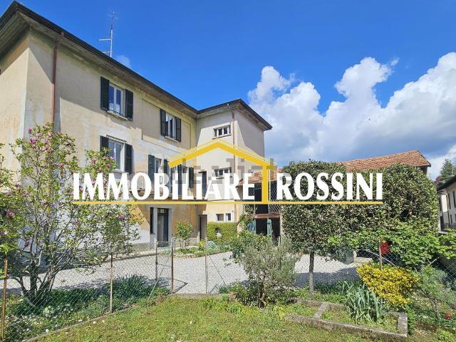 Casa in vendita a Malnate, Lombardia