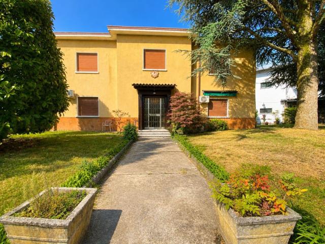 Casa in vendita a Castelnuovo Del Garda, Veneto