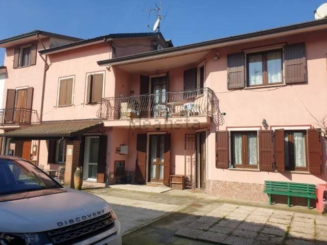 Casa in vendita a Pieve Porto Morone, Lombardia