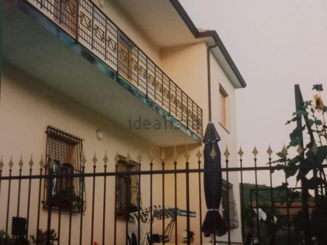 Casa in vendita a Villa, Liberi