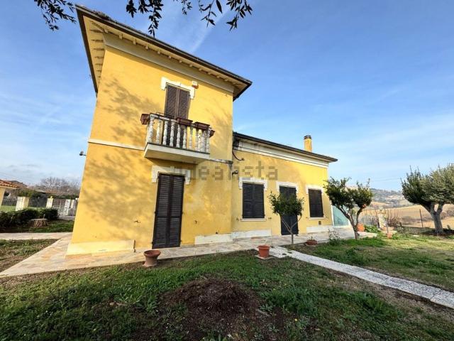 Casa in vendita a Marche, Macerata