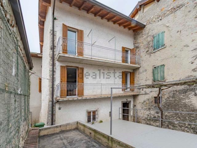 Casa in vendita a Comunità Montana della Valle Brembana, Zogno