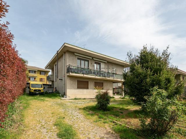 Casa in vendita a Lazzate, Lombardia
