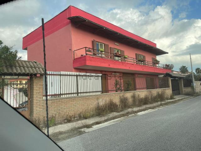 Casa in vendita a Sinuessa, Mondragone