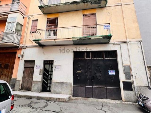 Casa in vendita a Adrano, Sicilia