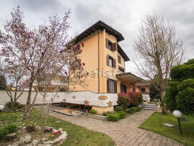 Casa in vendita a Castello D'agogna, Lombardia