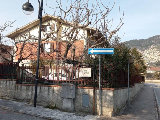 Casa in vendita a Pesche, Molise