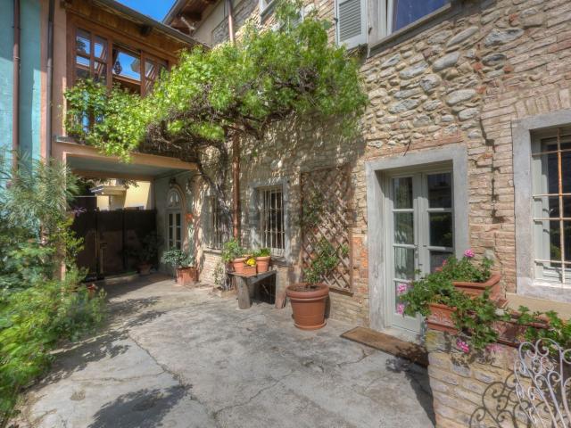 Casa in vendita a Carezzano Superiore, Carezzano