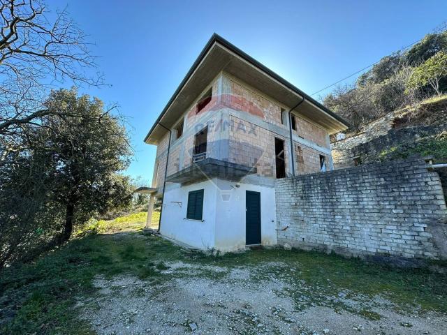 Casa in vendita a Montaquila, Molise