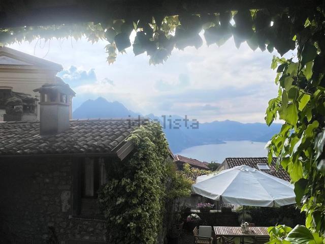 Casa in vendita a Solto Collina, Lombardia