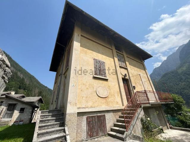 Casa in vendita a Ardesio, Lombardia