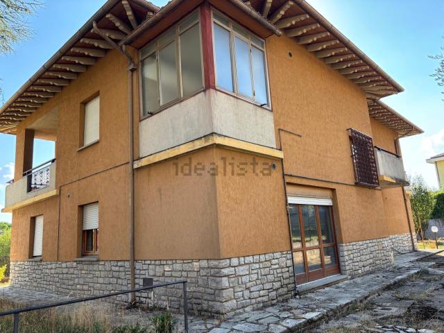 Casa in vendita a Passignano Sul Trasimeno, Umbria