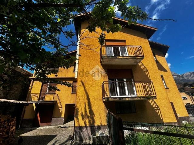 Casa in vendita a Dubino, Lombardia