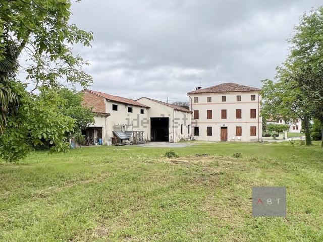 Casa in vendita a Fratte, Santa Giustina In Colle