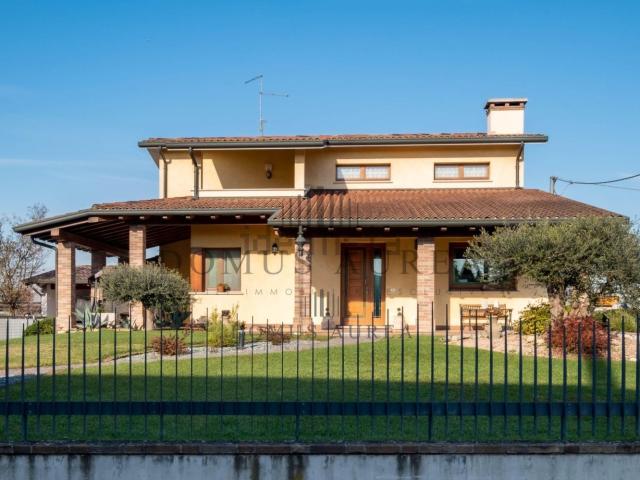 Casa in vendita a Veronella, Veneto