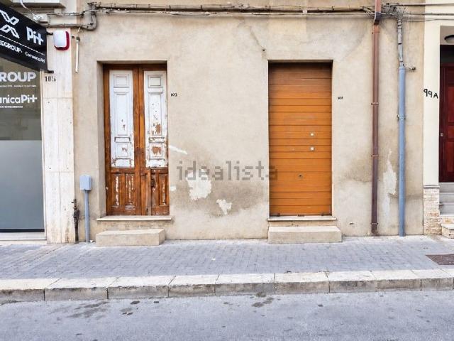 Casa in vendita a Vittoria, Ragusa