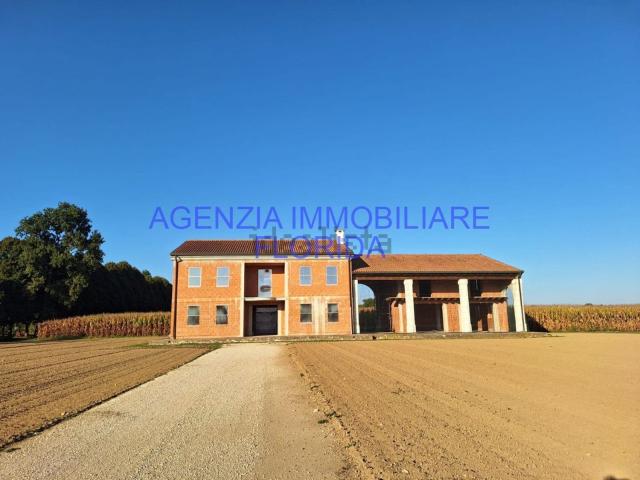 Casa in vendita a Fratte, Santa Giustina In Colle