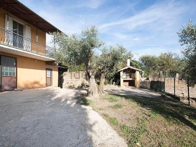 Casa in vendita a Caprarola, Lazio