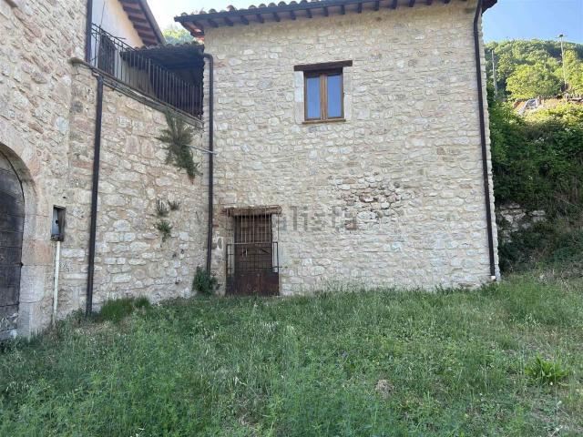 Casa in vendita a Sellano, Umbria