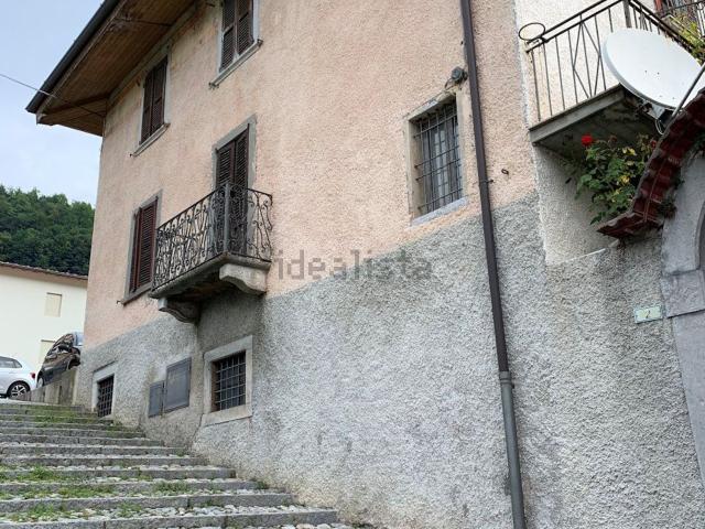 Casa in vendita a Gorno, Lombardia