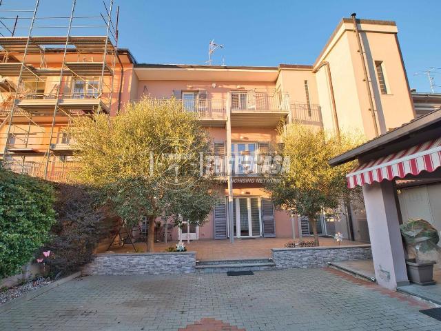 Casa in vendita a Romentino, Novara