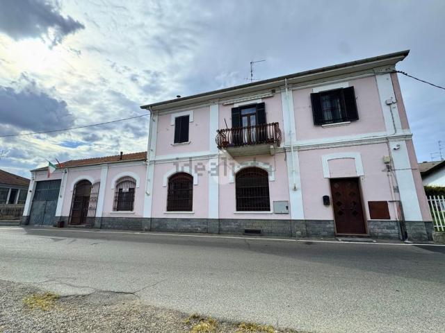 Casa in vendita a Cappuccini, Vercelli