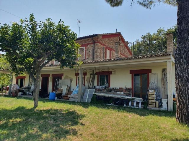 Casa in vendita a Vallefoglia, Marche