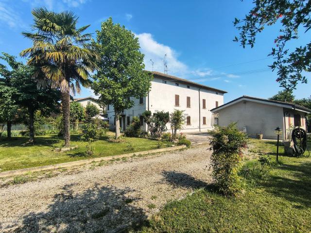 Casa in vendita a Terra di Mezzo, Re