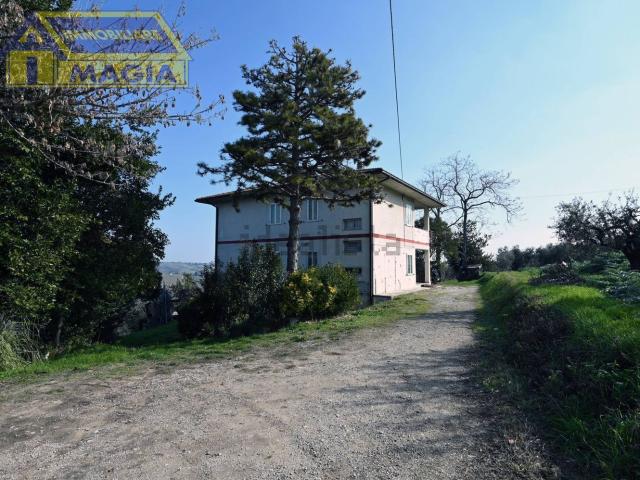 Casa in vendita a Piattoni, Marche