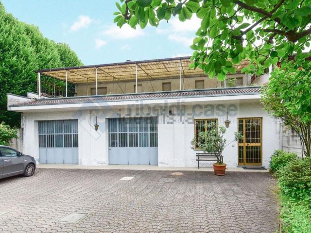 Casa in vendita a Meda, Lombardia