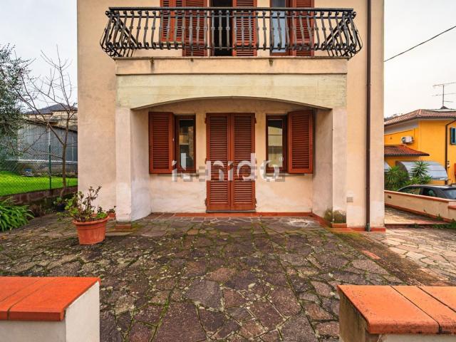 Casa in vendita a Montale, Toscana