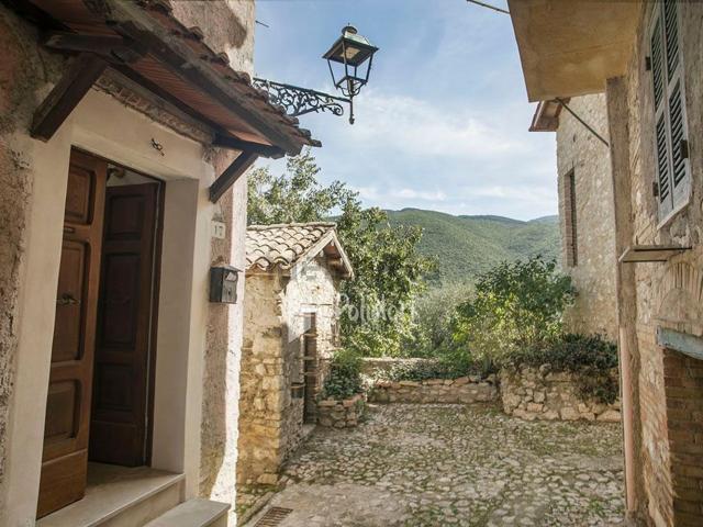 Casa in vendita a Casperia, Lazio