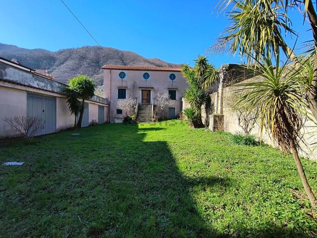 Casa in vendita a Giffoni Valle Piana, Campania