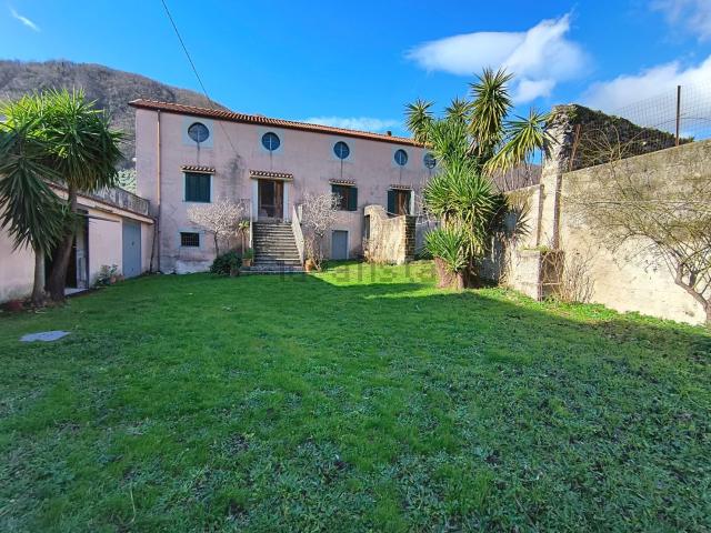 Casa in vendita a Giffoni Valle Piana, Campania