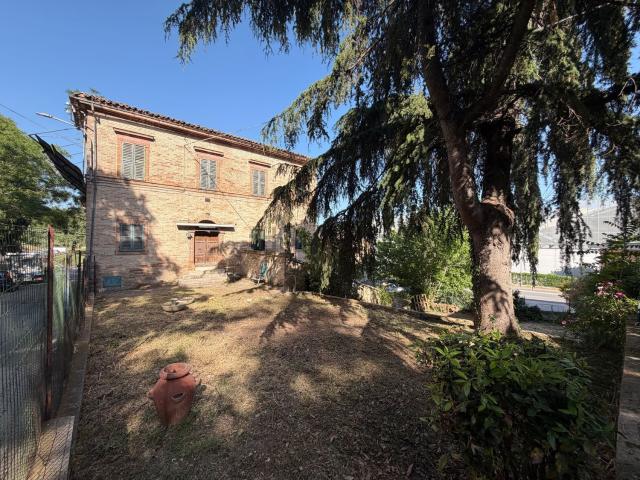 Casa in vendita a Marche, Macerata