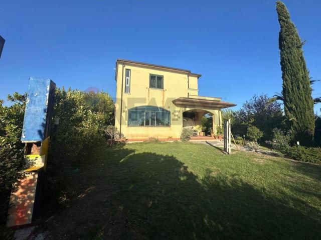 Casa in vendita a Contrada Olivola, Benevento