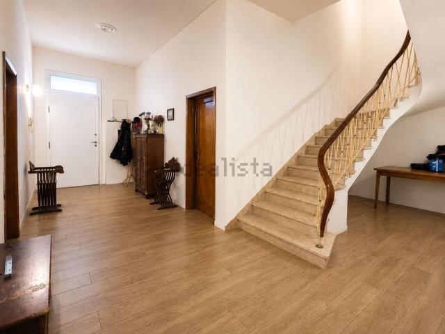 Casa in vendita a Centro Direzionale, Prato