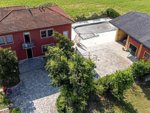 Casa in vendita a Valle, Voghera