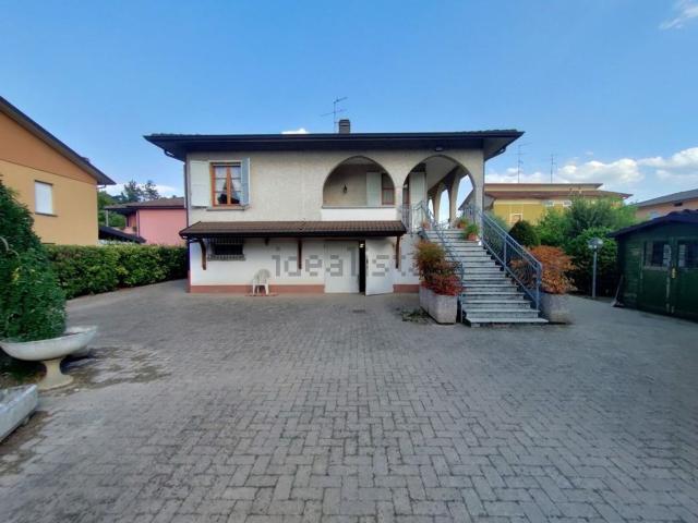 Casa in vendita a Terra di Mezzo, Re