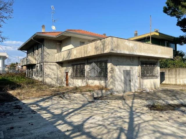 Casa in vendita a Cardano al Campo, Varese
