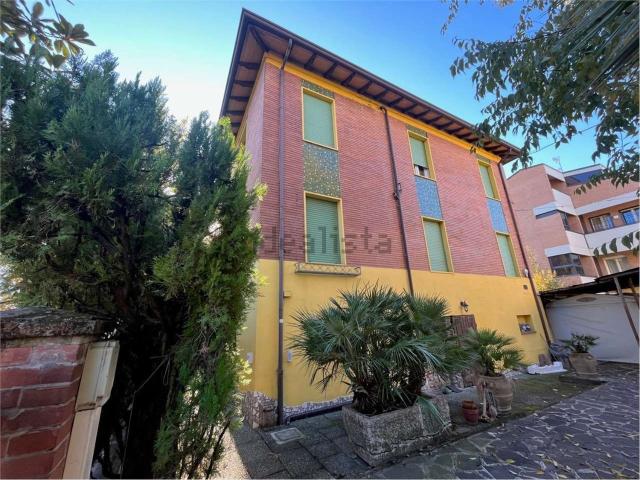 Casa in vendita a Modena, Rosselli